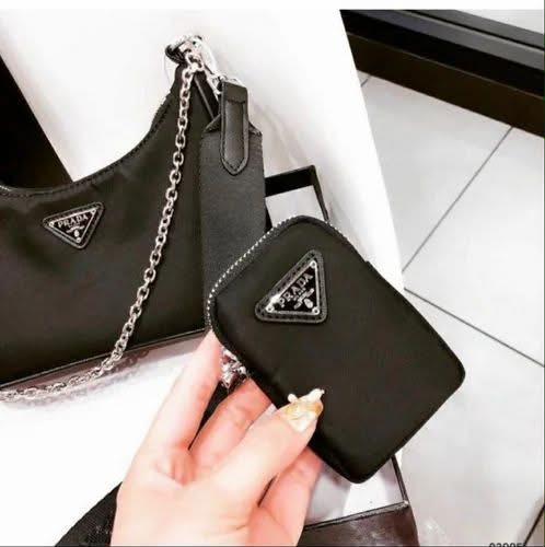 Prada Re-Edition 2005 Shoulder Bag